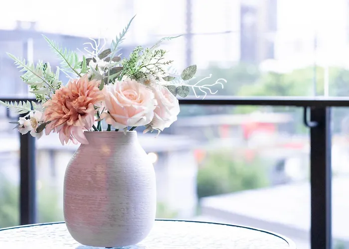 Urban Elegance 2B2B W Parking, Pool South Brisbane
