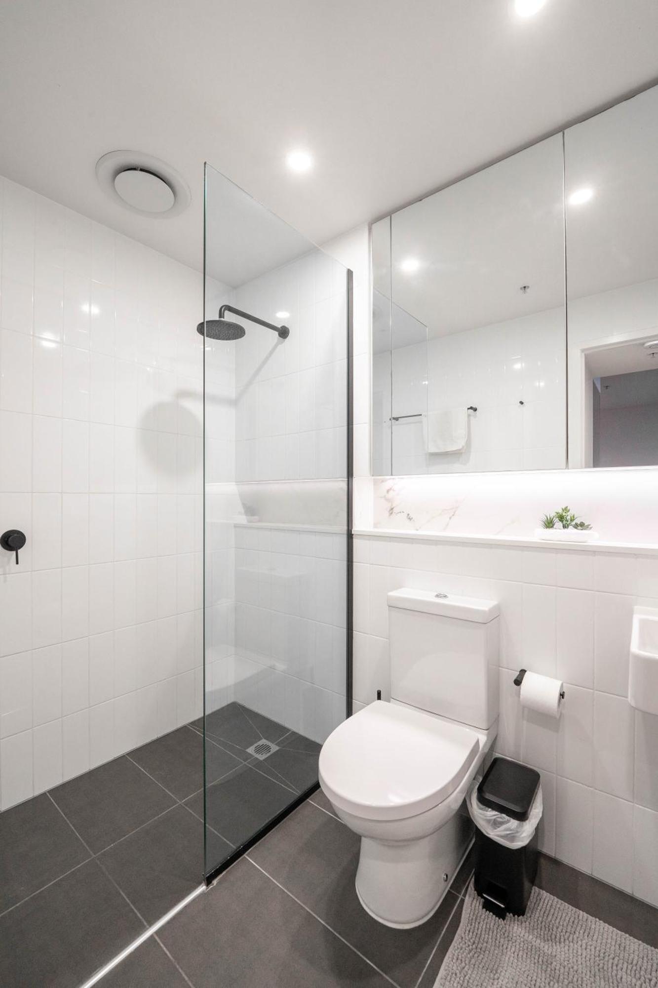 Urban Elegance 2b2b W Parking, Pool South Apartment