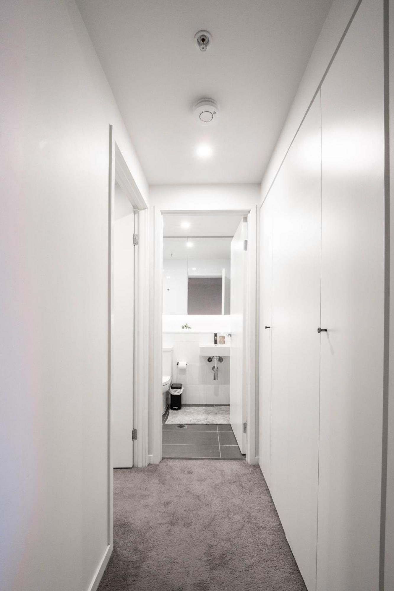 Urban Elegance 2b2b W Parking, Pool South Apartment Brisbane