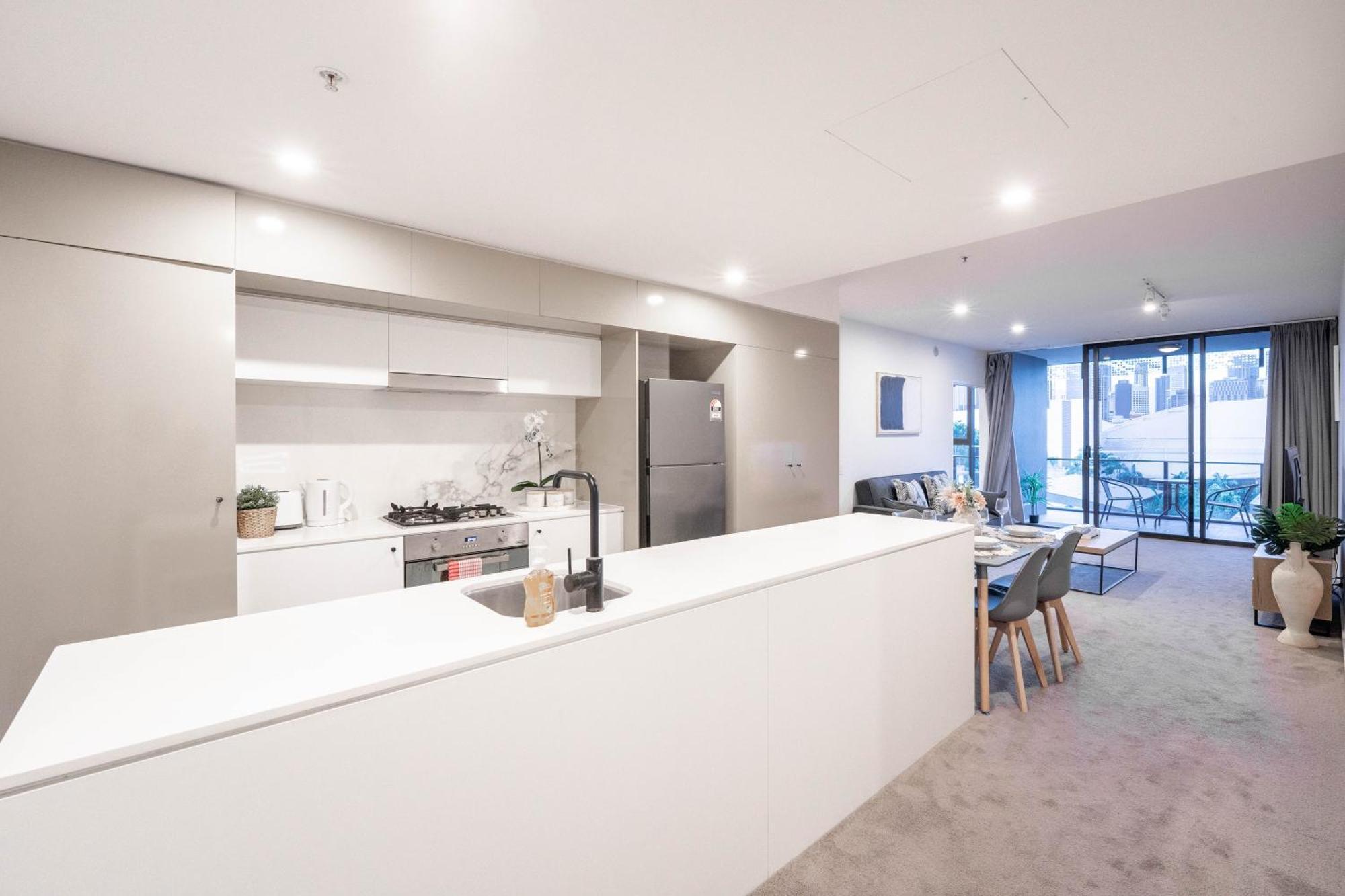Apartment Urban Elegance 2b2b W Parking, Pool South *