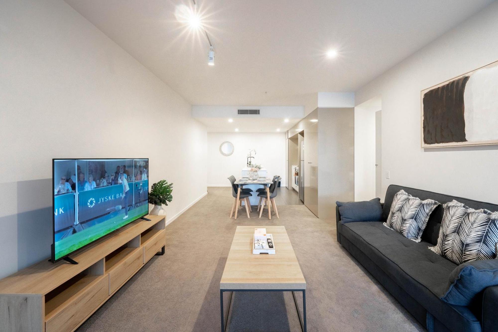 Apartment Urban Elegance 2b2b W Parking, Pool South *