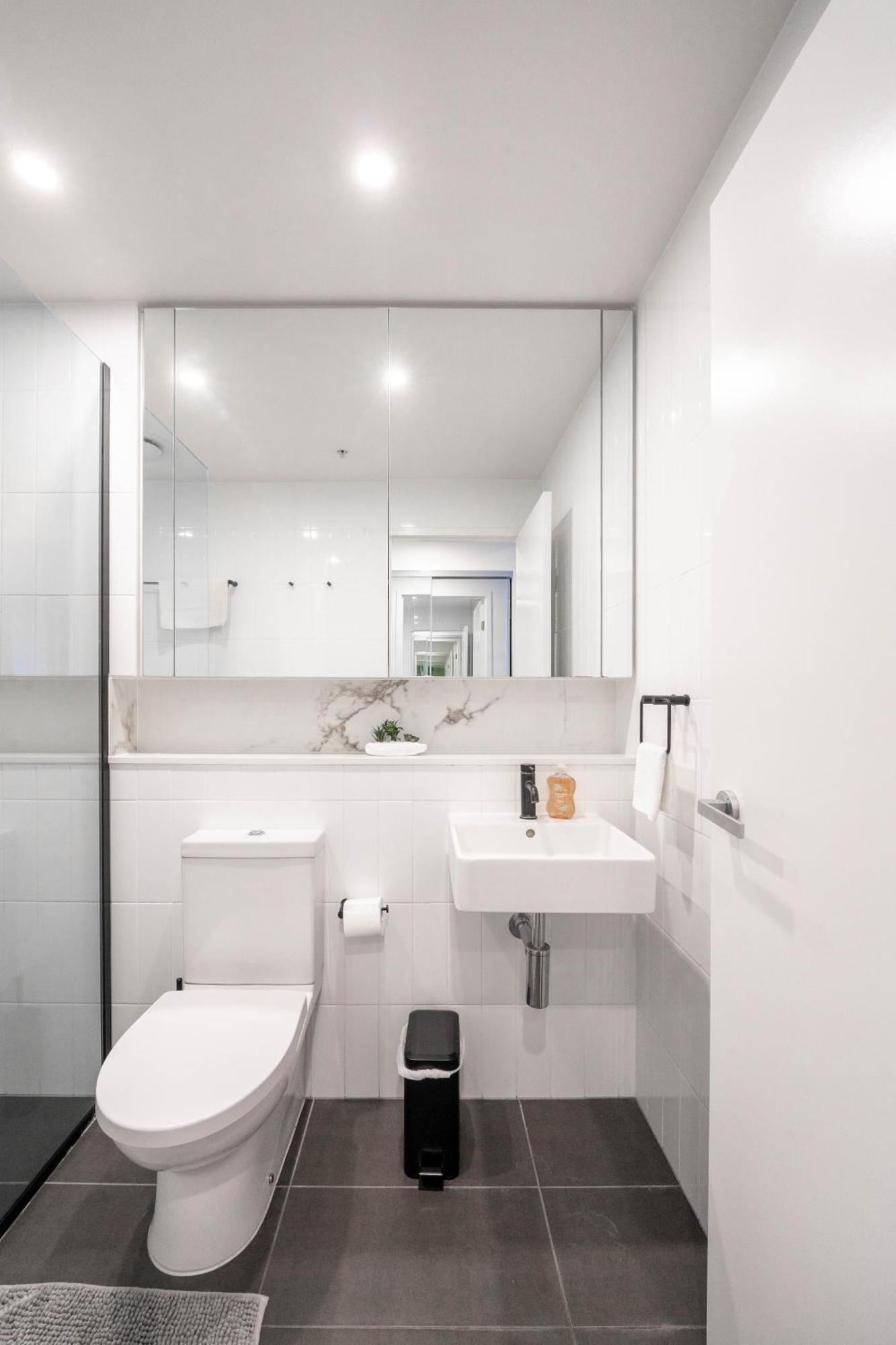 Apartment Urban Elegance 2b2b W Parking, Pool South