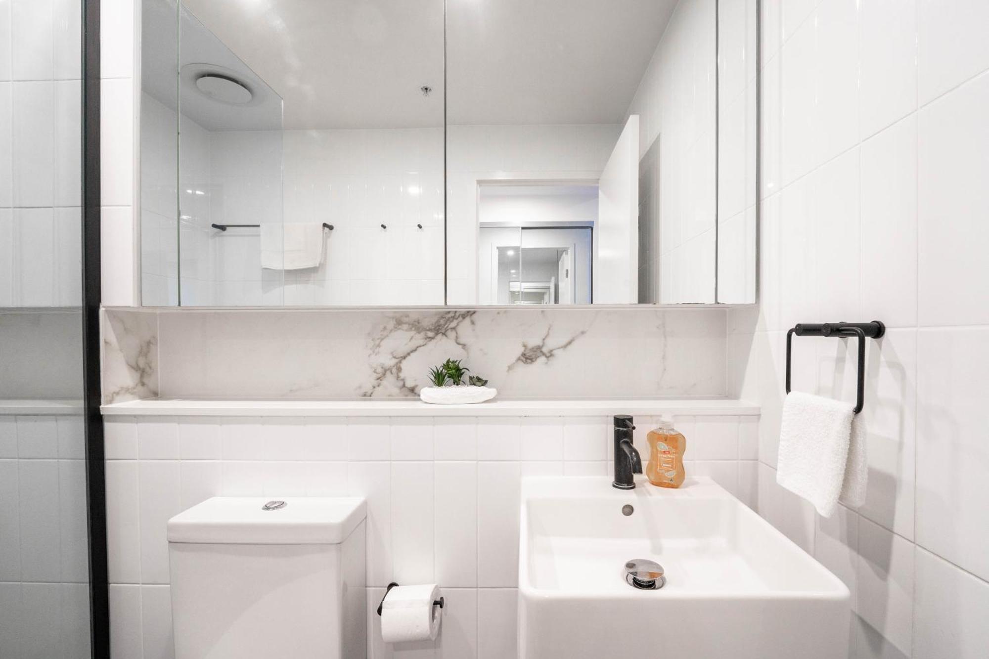 Urban Elegance 2b2b W Parking, Pool South Apartment