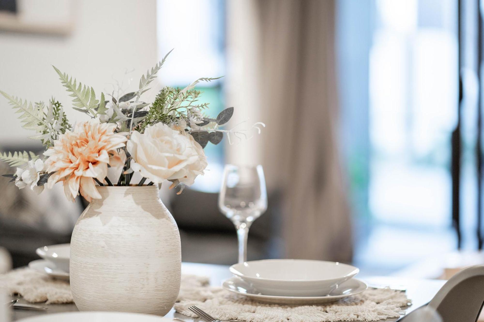 Apartment Urban Elegance 2b2b W Parking, Pool South