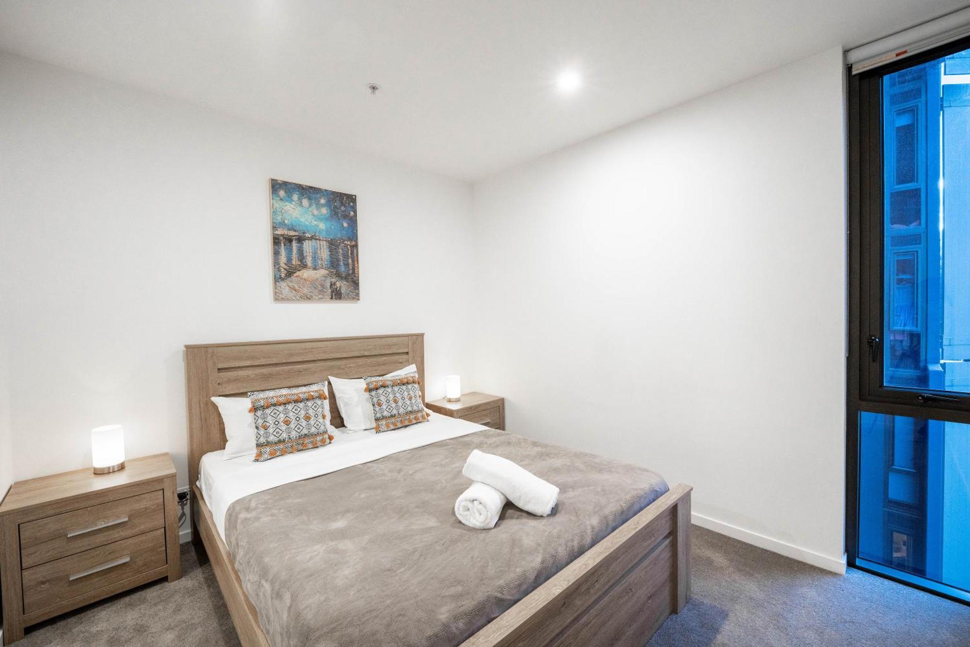 Urban Elegance 2b2b W Parking, Pool South Apartment