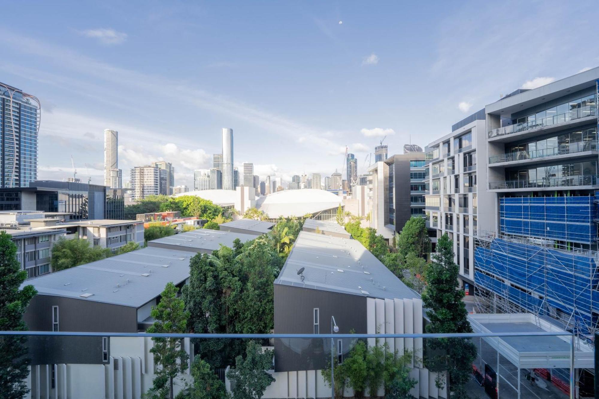 Apartment Urban Elegance 2b2b W Parking, Pool South